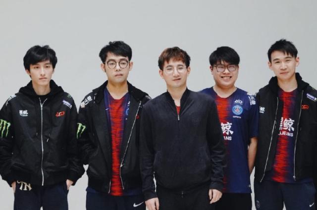 仅展示了他 仅展示了他