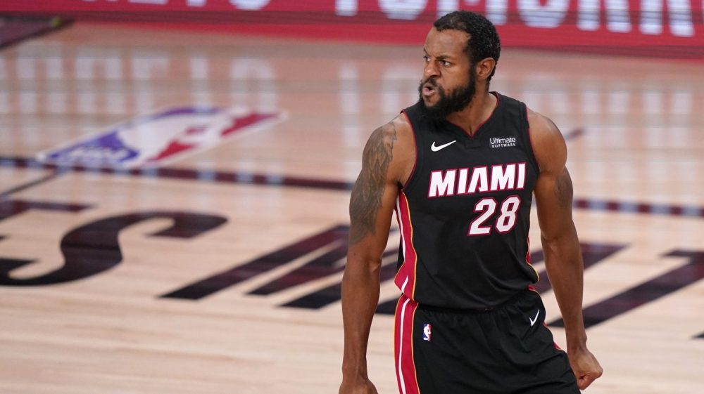 展现出她以 展现出她以